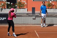 Serena Williams under träning i Rom tillsammans med tränaren Patrick Mouratoglou.