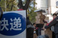 Postpaket med varor delas ut i Kinas huvudstad Peking under singeldagen.