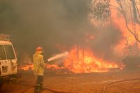 Brandbekämpning pågår i Perths utkanter.