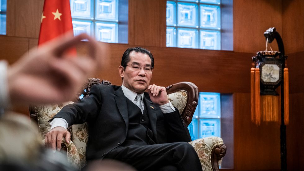 Gui Congyou var Kinas ambassadör i Sverige från september 2017 till september 2021, här fotograferad på ambassaden i Stockholm. 