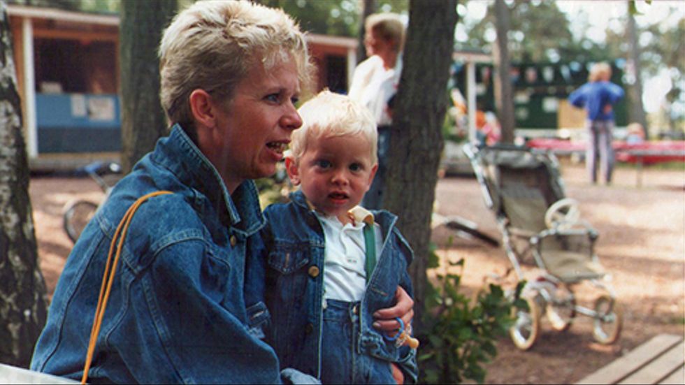 Lisbeth tillsammans med sin son Lowe. 