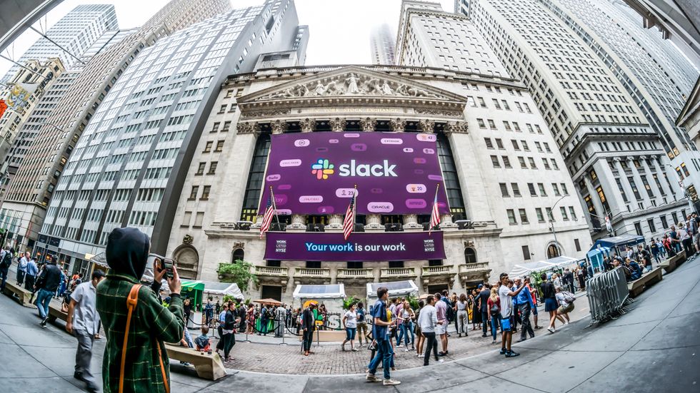 Kommunikationsverktyget Slack säljs till Salesforce för 235 miljarder. Bolaget gjorde debut på New York-börsen i juni 2019.
