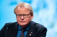 Förvarsminister Peter Hultqvist (S) vill ha en ny förhandlingsgrupp.