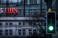 Under en dramatisk helg fick Schweiz se när landets två storbanker UBS och Credit Suisse slogs samman.