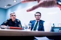 Till höger Fredrik Hallström, enhetschef för arbetet mot kontraterrorism och författningsskydd på Säpo.