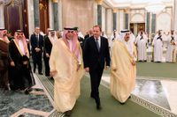 Många män när Stefan Löfven besökte Saudiarabien. Nu har landet valts in i FN:s kvinnokommission – trots att saudiska kvinnor inte anses bli myndiga. 