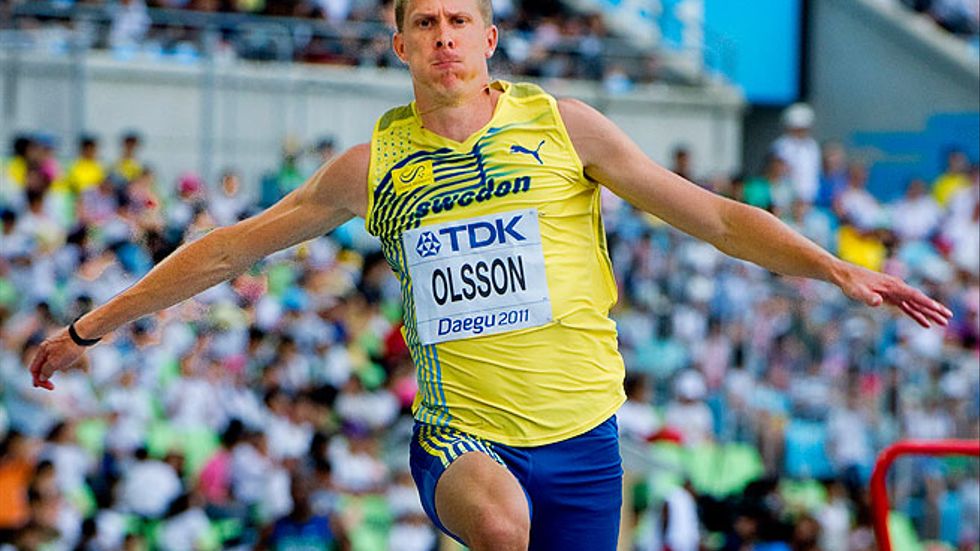 Christian Olsson är klar för final i VM, sedan han klarat kvalgränsen på 17.10 meter.