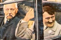 Weimarrepublikens rikspresident Paul von Hindenburg tillsammans med Hitler 1933. 