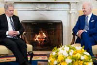 Finlands president Sauli Niinistö träffade USA:s president Joe Biden i Vita huset under fredagskvällen.