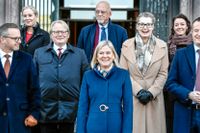 Statsminister Magdalena Andersson tillsammans med de nya ministrarna.