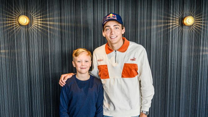 Juniorreportern Klaus, 12 år, träffar Armand  Duplantis på biografen Sergel i Stockholm. Nyligen hade filmen om stavhopparstjärnan premiär.