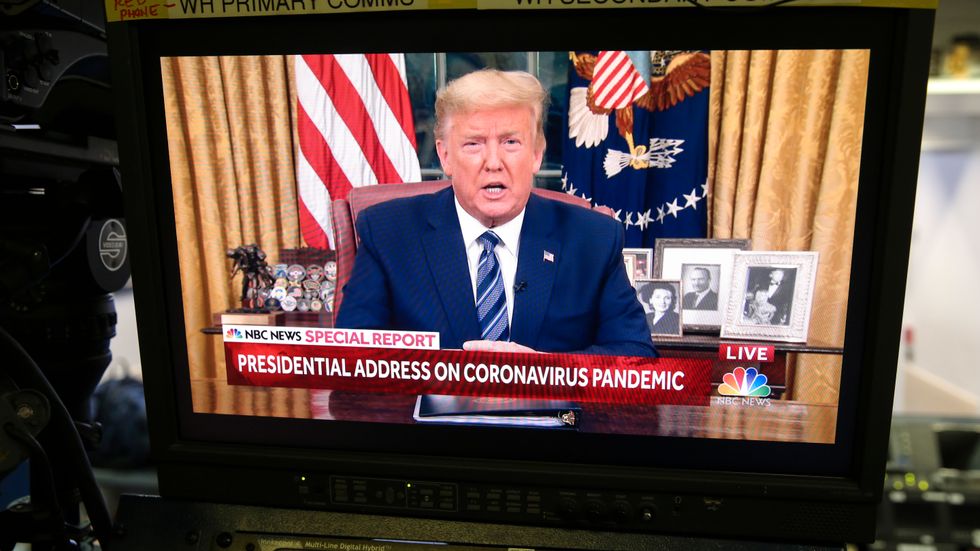 USA:s president Donald Trump talar om coronaviruset i ett tv-sänt tal.