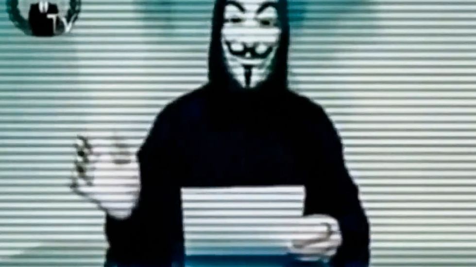 Svenska myndigheter ska se över sitt skydd mot IT-attacker. Svenska myndigheter hotades för några år sedan – efter en razzia mot en operatör med kopplingar till Pirate Bay – av nätverket Anonymous i ett videoklipp. Arkivbild.