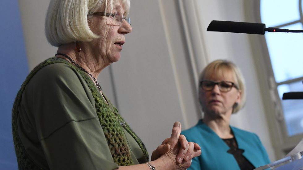 Pressträf i Rosenbad i mars när utrikesminister Margot Wallström tog emot utredningen Sveriges samlade engagemang i Afghanistan under perioden 2002–2014 av utredaren Tone Tingsgård.
