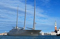 Den ryske miljardären Andrej Melnitjenkos superyacht – här på plats i Venedig – har beslagtagits av italienska myndigheter.
