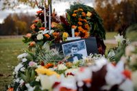 Lavin Eskandar, elevassistenten som blev ett av offren vid skolmassakern i Trollhättan, begravdes på Håjums begravningsplats på onsdagen.