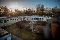 I slutet av oktober beslutades att den nyligen nerlagda förskolan Pärlan i Djursholm ska användas som tillfälligt asylboende. Två dagar senare tände någon eld på byggnaden.