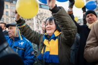 Kraftiga strider mellan ryska och ukrainska soldater fortsätter. Under måndagen hölls en demonstration i Stockholm mot den ryska invasionen av Ukraina.