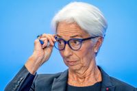 Europeiska centralbanken (ECB), med chefen Christine Lagarde (bilden), slår till med en oväntad dubbelhöjning av räntan. 
