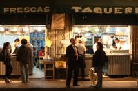 Alla har sin taqueria nära bostaden och jobbet. Nationalrätten ”taco al pastor”; en shawarma är en färgstark fusion mellan det ottomanska/libanesiska och det mexikanska/indianska.