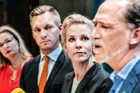 Den blågröna alliansen i Stockholm: Daniel Hellden (MP), Anna König Jerlmyr (M), Erik Slottner (KD), Lotta Edholm (L) och Karin Ernlund (C).