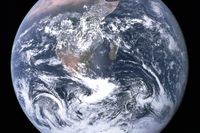 ”The Blue Marble”—jorden fotograferad av Apollo 17 år 1972. Fotografiet sägs ha inspirerat till en ökad medvetenhet om klimatfrågor.