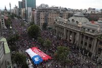 Nära en miljon människor protesterade på gatorna i Santiago, Chile.