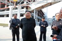 Nordkoreas diktator på en rundvandring i en fabrik för gödningsmedel under fredagen, enligt den statliga nyhetsbyrån KCNA.