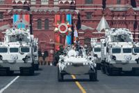 Arktis-anpassade fordon och vapen-system på Röda torget i Moskva. 