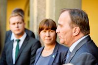 MP:s språkrör Gustav Fridolin och Åsa Romson med S-ledaren Stefan Löfven.