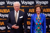 Det svenska kungaparet inför premiären av Abbas ”Voyage”-show i London i maj 2022.
