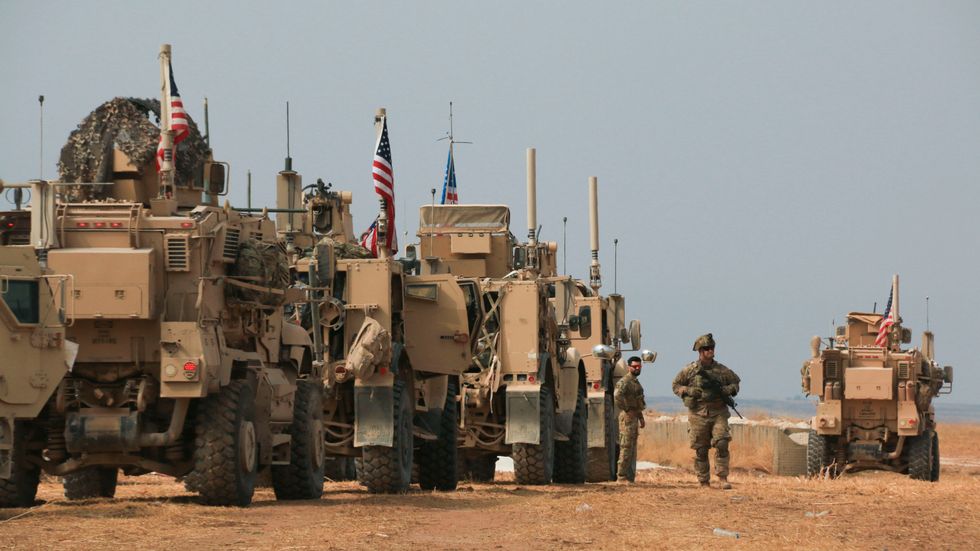Amerikanska militärfordon i norra Syrien på söndagen. Arkivbild.