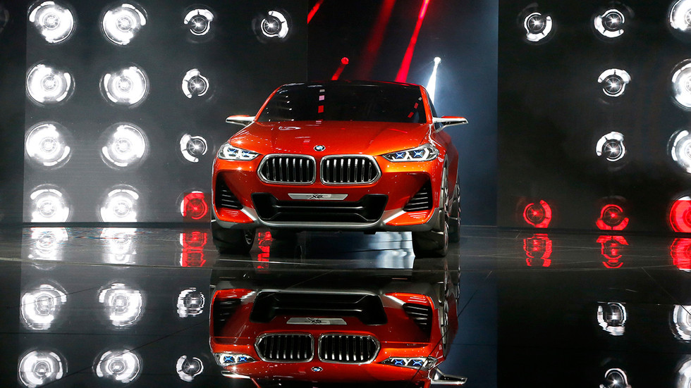 BMW X2 visas upp Paris 2016. I Sverige kommer inte BMW att låta sina dieselbilsägare få några uppdateringar alls. 
