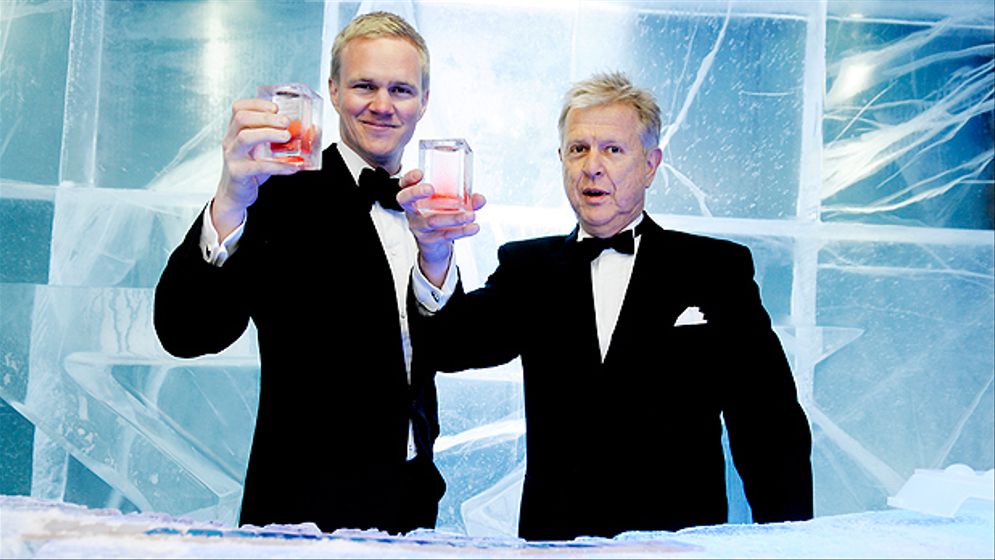 Vinskribenterna  Jens Dolk och Mikael Mölstad hälsar God jul och Gott ytt år från  isbaren. Här nedan ser du deras bästa tips.