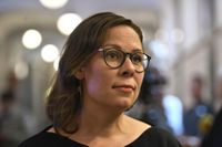 Maria Malmer Stenergard (M) och en majoritet i riksdagens socialförsäkringsutskott ber regeringen backa om lättnader i jobbkraven för asylsökande. Arkivbild.