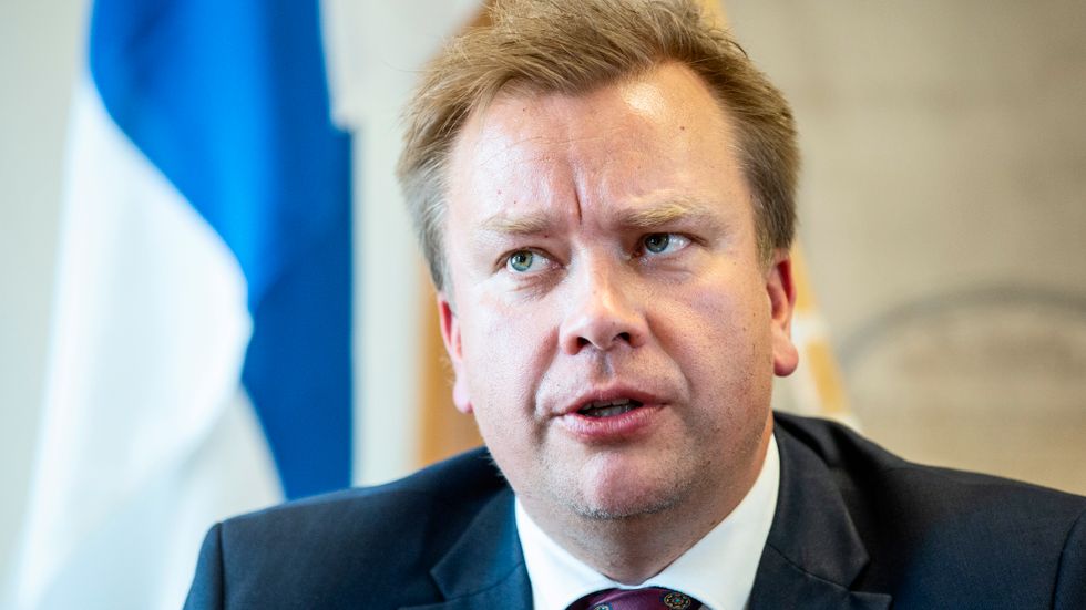 Finlands försvarsminister Antti Kaikkonen (Centern).