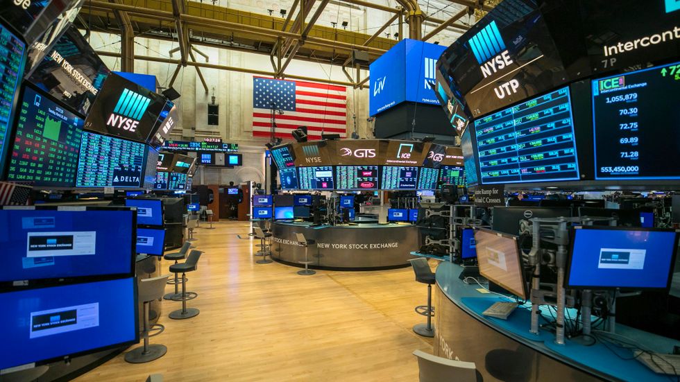 New York Stock Exchanges börsgolv på 11 Wall Street. Sedan i måndags sker all börshandel på distans för första gången någonsin på grund av coronaviruset.