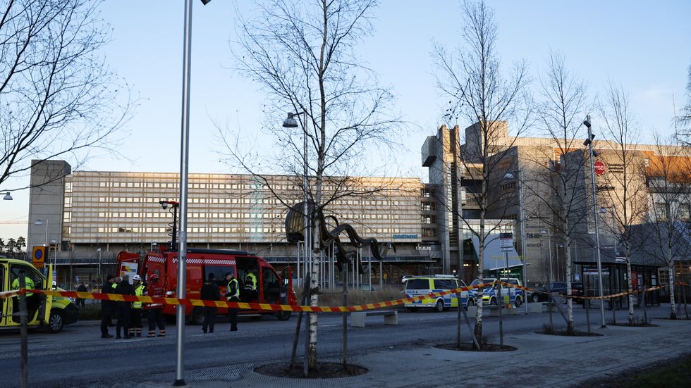 Polis och räddningstjänst larmades till Säkerhetspolisens högkvarter i Solna i fredags. Arkivbild.