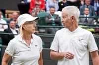 Martina Navratilova och John McEnroe fotograferade tillsammans under en uppvisningsmatch i maj 2019.