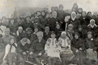 Grupporträtt från 1934 av människor i ukrainska byn Krasilivka som överlevde massvälten 1932–33.