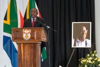 Sydafrikas president Cyril Ramaphosa häver förbud på försäljning av alkohol och tobak. Arkivbild.