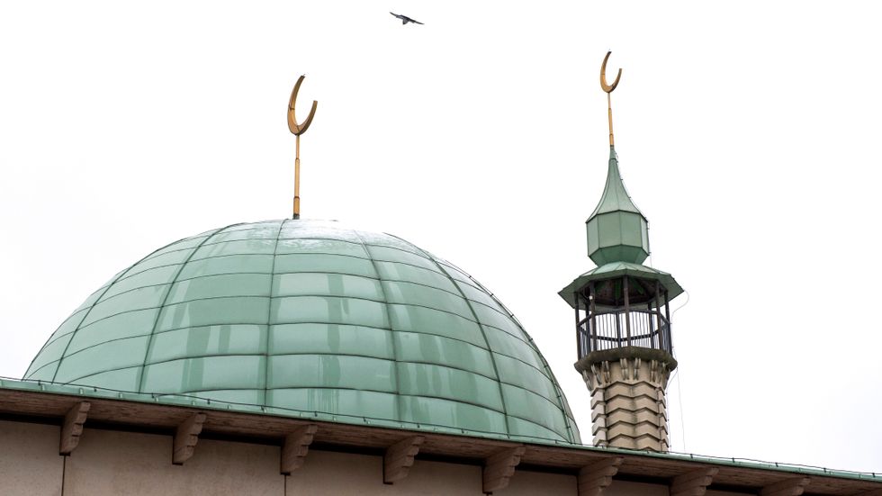Utländsk finansiering av moskéer diskuteras i många västeuropeiska länder.