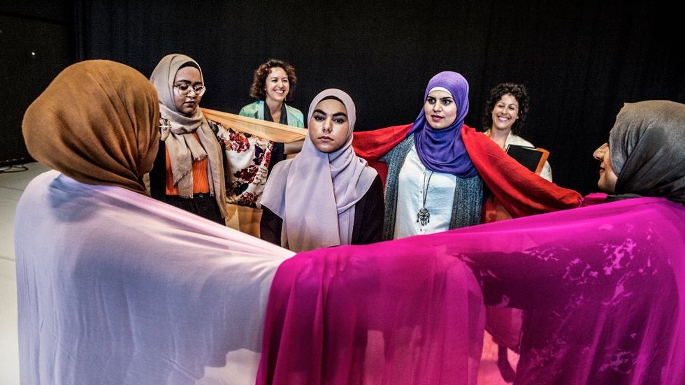 Repetition av ”Svenska hijabis” som får urpremiär på Dramatens scen Elverket.