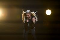 Lisa Ajax framför bidraget "Torn" under fredagens genrep inför Andra chansen i Melodifestivalen.