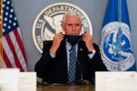 Vicepresident Mike Pence uppges ha haft ett telefonsamtal med sin efterträdare Kamala Harris och då gratulerat henne.