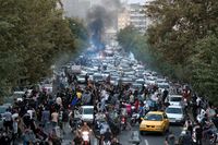 Protester i Teheran. Bilden togs i onsdags av en privatperson som skickade den vidare till nyhetsbyrån AP.