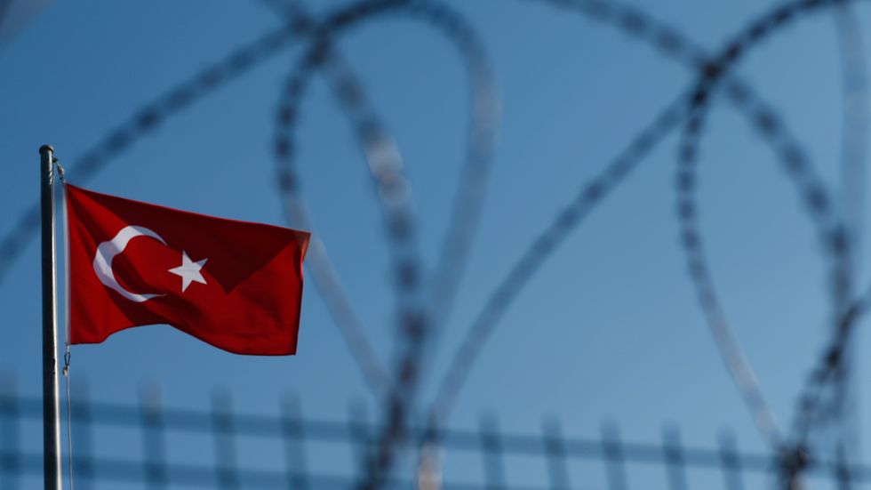 Den turkiska flaggan vajar vid turkiska Ipsala på gränsen mot Grekland. Arkivbild.