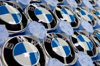 BMW:s försäljningsvolym minskade i första kvartalet, men då man satsade på dyrare modeller med högre marginaler lyfte både resultatet och försäljningsintäkterna. Arkivbild