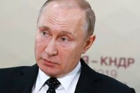 Vladimir Putins Ryssland spenderar tio miljarder på att försöka påverka EU-valet, enligt en specialgrupp inom EU.