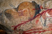 Tidiga skrivtecken kompletterar de ­cirka 12 000 år gamla grottmålningarna i franska Marsoulas. 